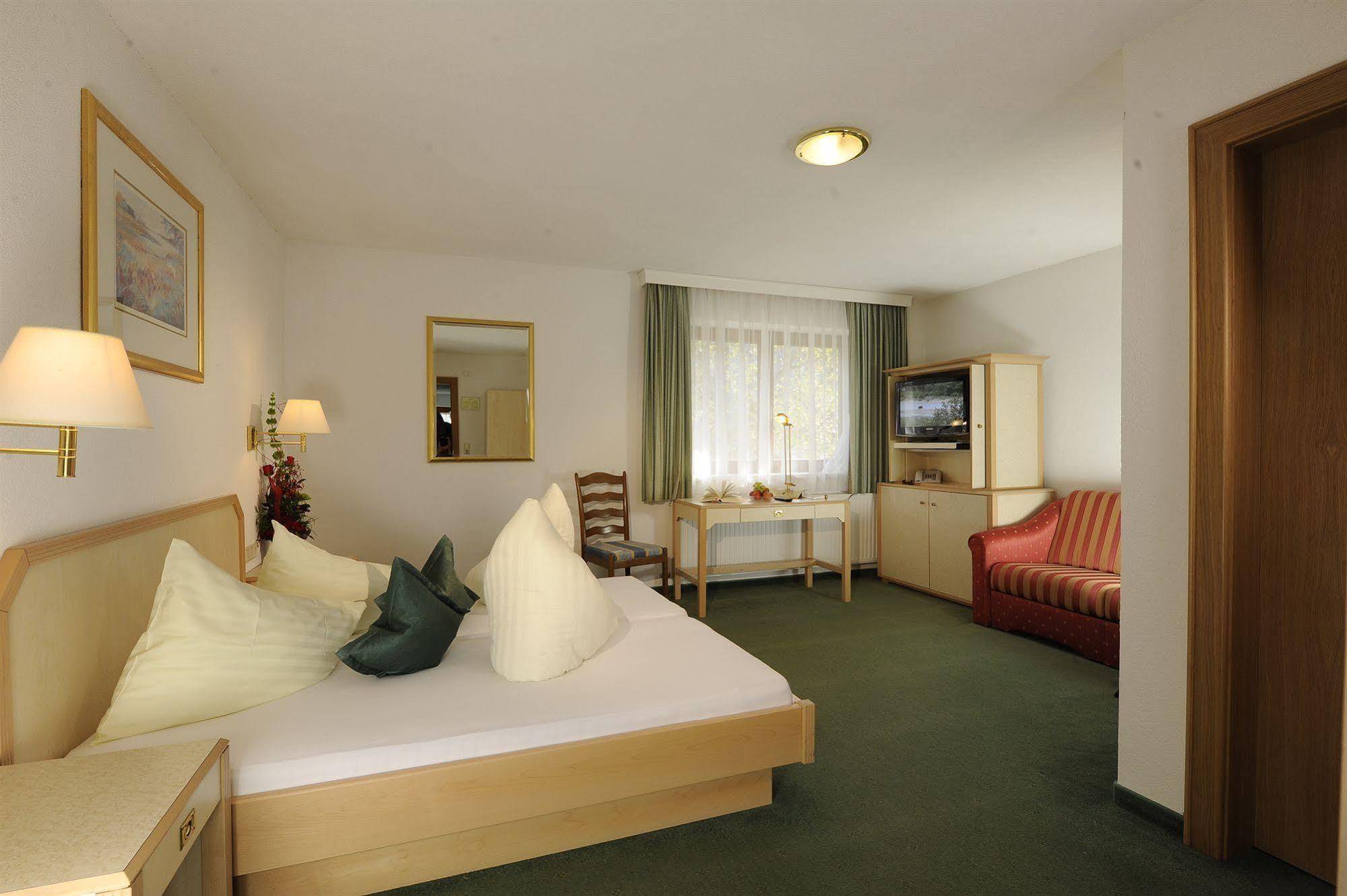 Hotel Alpina Superior Pettneu am Arlberg Exterior photo