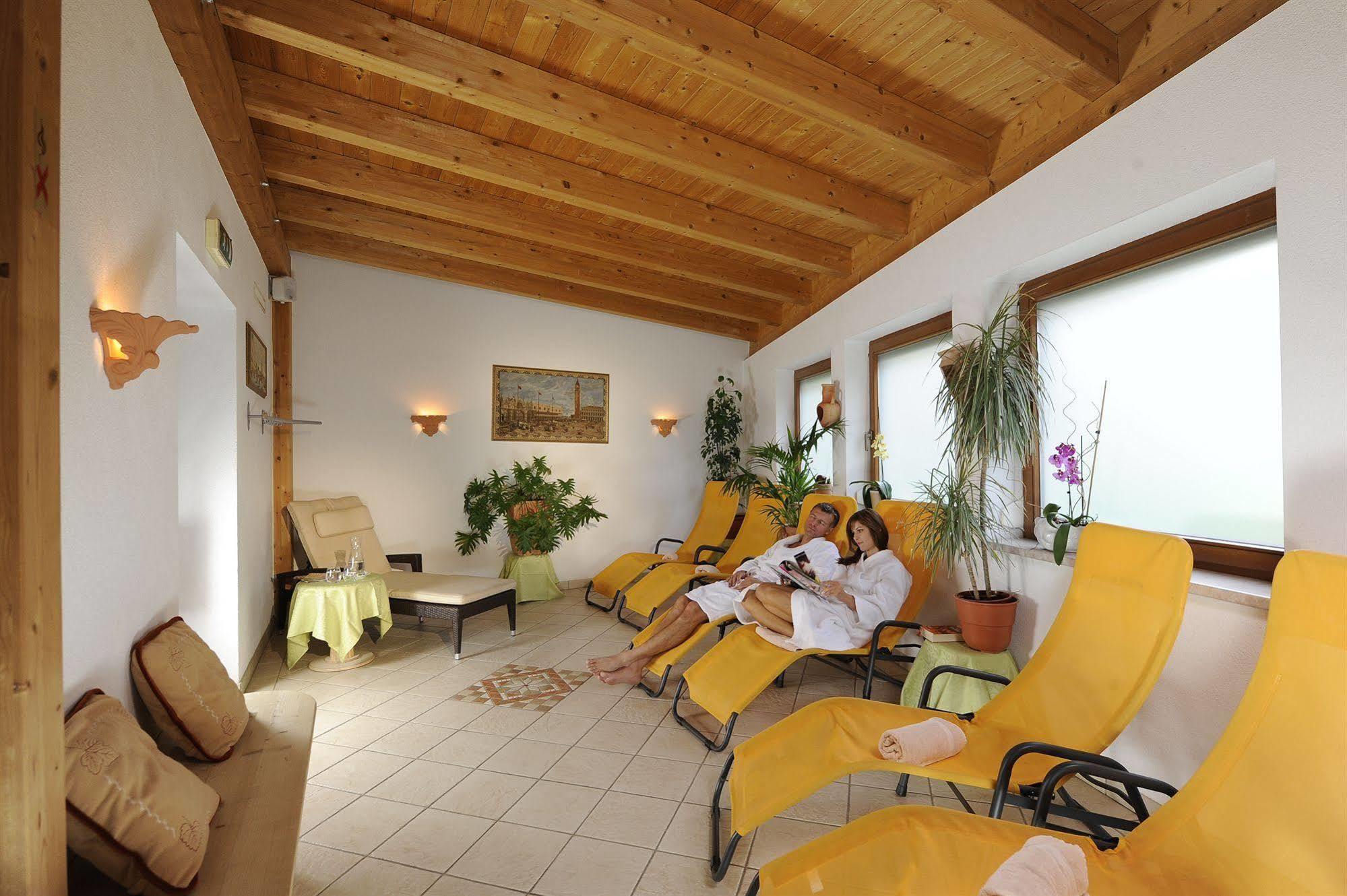 Hotel Alpina Superior Pettneu am Arlberg Exterior photo